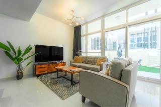 Cozy 2BR Villa in Damac Hills 2 by deleguest - 1
