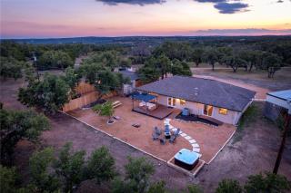 6 BR Hot Tub King Beds Game Room Tiled Showers - Fredericksburg - 9