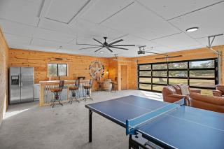 6 BR Hot Tub King Beds Game Room Tiled Showers - 5