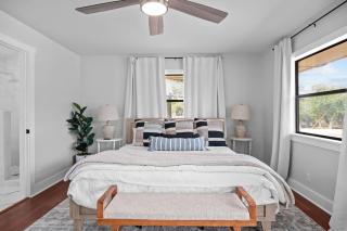 6 BR Hot Tub King Beds Game Room Tiled Showers - Fredericksburg - 3