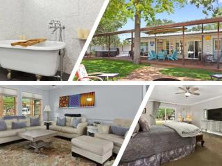 3 BR Tiled Showers Hot Tub King Bed Smart TV - Fredericksburg - 0