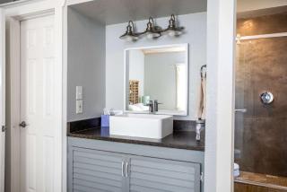 Kitchen Walk-in Shower One block off Main - Fredericksburg - 5