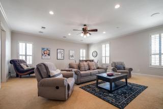 King Beds Hot Tub On 290 Large Estate Kitchen - Fredericksburg - 3