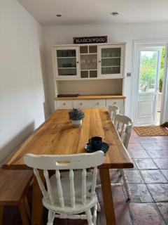 Marchwood House 4 bedroom sleeps 8 in the Village 10 mins walk to the beach - 5