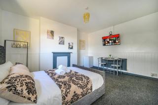 -RA27A- For your relaxed, Cosy stay, Free Parking - Leeds - 8