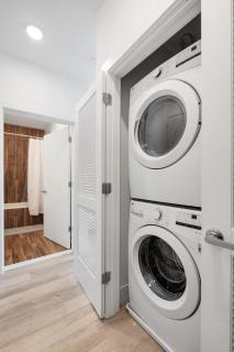 Cozy Luxe Studio - Workstation WasherDryer - 4