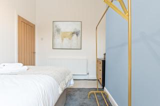 Herschell House - Central Location - Free Parking, Fast Wifi, SmartTV with Netflix - Perfect for Contractors, Families and Groups by Yoko Property - Redcar - 1