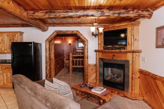 Sojourner's Lodge & Log Cabin Suites - 9