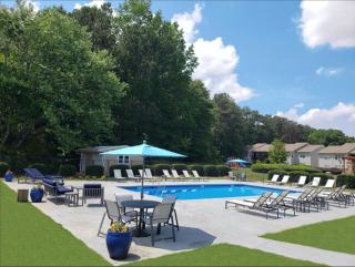 Park At London G8 I Spacious 2 Bed 2 Bath - Ellenwood - 3
