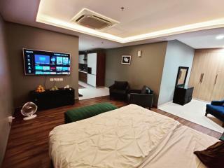 Elegant Gold crest mall apartment with Grand Alfateh store - Lahore - 8