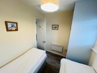 2 Bedroom Bungalow SV58, Seaview, Isle of Wight Free Wi-Fi - Seaview - 3