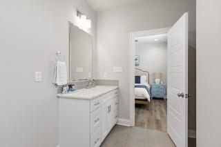 NEW Youngsville Escape KING Beds Cajun Luxury WiFi - Youngsville - 9