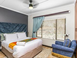 Sunninghill Spacious Executive Condo - Sandton - 1