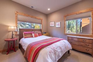 Deluxe Truckee Townhome 3BDR Dog Friendly Great Location - 2