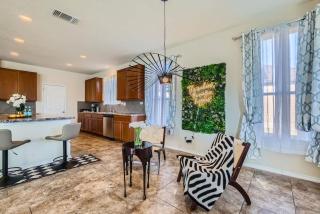 3302 Charming 5-BR Home - San Antonio - 1