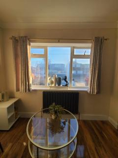 One Bed and Bath in Rochford - Rochford - 1
