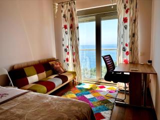 Hillside Apartment with Infinity Pool and Sea View - 4