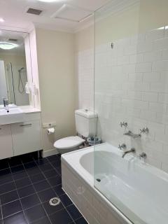 Darling Harbour Escape - Sydney 1 Bedroom - Pool-Gym-Aircon - City Views - Sydney - 7
