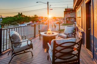 Full Kitchen Private Deck Lounge Downtown - 3