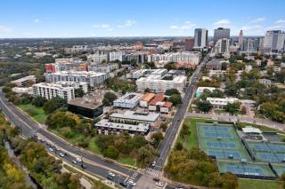 Vibrant Austin Getaway Balcony, King Bed & Minutes to Downtown! - 1