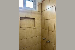 Habitación con Baño Privado y TV en Cómodo Edificio - - 6