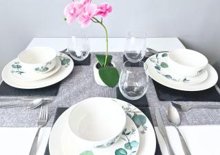 2 Bedrooms - 3 Beds - Quiet Retreat - Parking - Stafford - 1