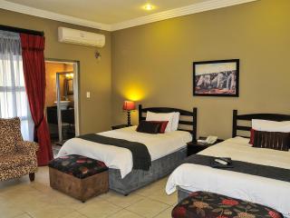 2Ten Hotel - 4