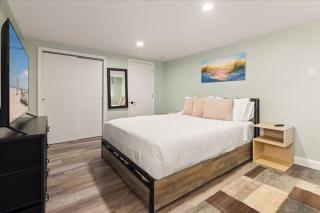 Modern Garden Apartment Steps to the Beach - 1