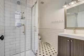 Modern Edge Cozy & Stylish Downtown Retreat - 1