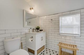 Modern Nova Cozy & Stylish Downtown Retreat - 7