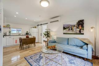 Modern Nova Cozy & Stylish Downtown Retreat - 2