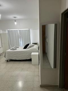 Amplio monoambiente en 7 y 34 - La Plata - 1