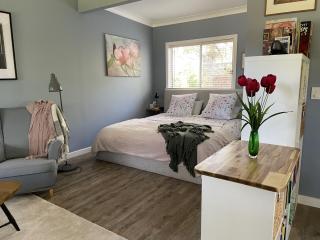 Blue Gate Cottage - - 0