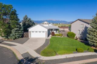 Last Springs Family Retreat with Views - 3