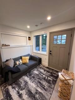 NEWLY BUILT Cozy Central 2-BR Hidden Gem - Vancouver - 8