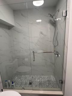 NEWLY BUILT Cozy Central 2-BR Hidden Gem - Vancouver - 2