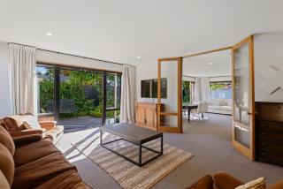 Sunny Family Home on Garden - Christchurch - 6