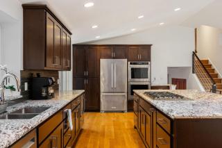 Ultimate Group Getaway Near Ferry, Hot Tub and Games - 3