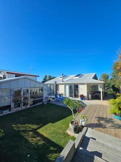 Sandy Paws Beach House - Papamoa - 0
