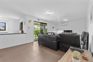 Charming 3-Bed Home Near Sunshine Coast - Caloundra West - 4