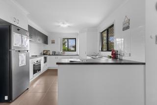 Charming 3-Bed Home Near Sunshine Coast - Caloundra West - 2