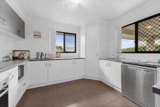 Charming 3-Bed Home Near Sunshine Coast - Caloundra West - 1