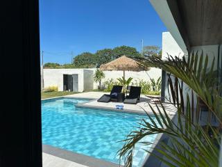 4BR Villa with Pool in Calatagan Batangas up to 16 Guests - Calatagan - 2