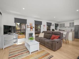Lake View Villa - Lake Hume - 8