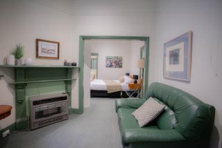Large Studio Apartment With Spa - Ballarat - 3