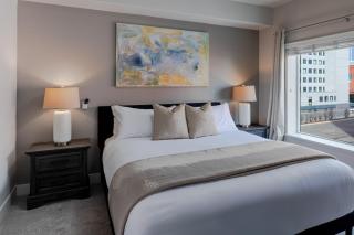 Convention Ctr Luxury 1BR Pool Gym Hot Tub - 8