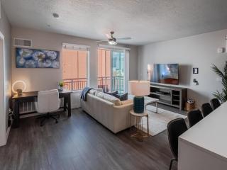 Convention Ctr Luxury 1BR Pool Gym Hot Tub - Salt Lake City - 1