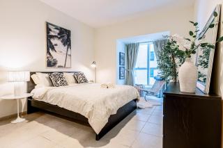 Fabulous 1BR in Dubai Marina near Beach With Sea Views - 7