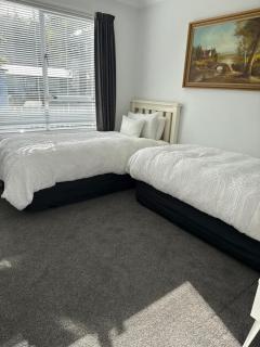 Inglewood shared Home BNB - 5
