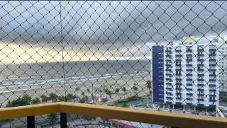 BRISA DO MAR,Com ar condicionado wi-fi NET FLIX, GLOBO PLAY A 50 metros da Praia do Ocian 1 Dormitório hospeda até 6 pessoas Não Fornecemos ROUPAS DE CAMA E BANHO Com 1 vaga de Garagem - Praia Grande - 7
